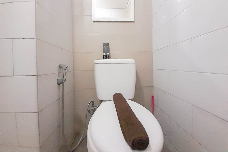 Bathroom 5, Simply Look Studio at Taman Melati Sinduadi Apartment By Travelio, Sleman