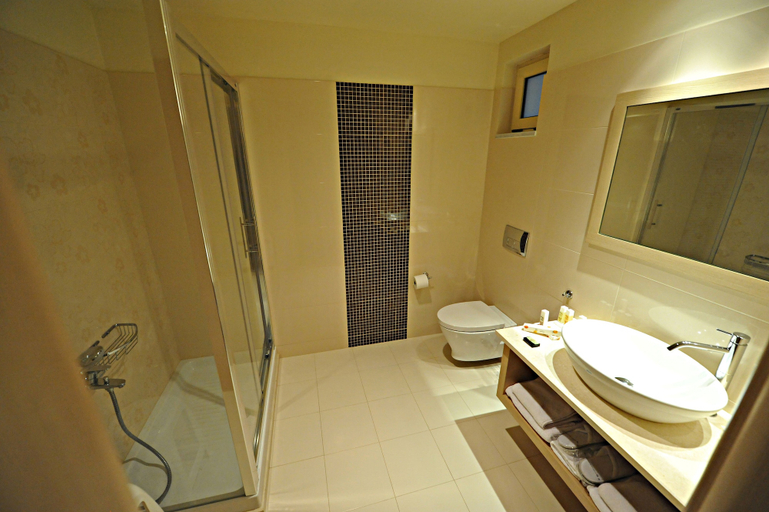 Bathroom 5, Belvedere Hotel, Peloponnese