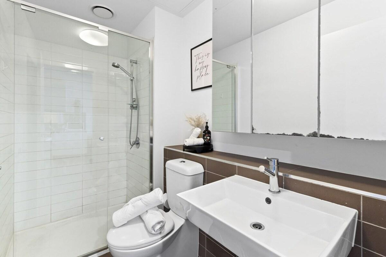 Bathroom 4, A 2BR Apt with City Views Next to Southern Cross, Melbourne