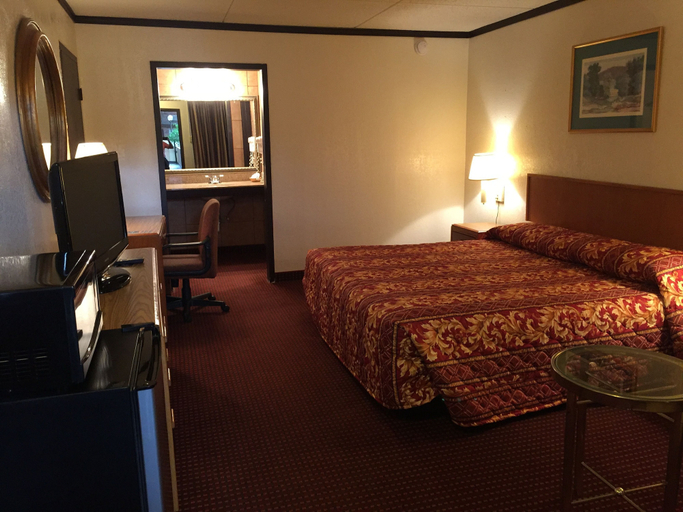 Bedroom 3, Regency Inn & Suites, Caddo