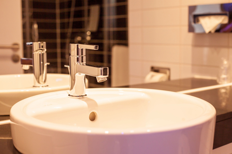 Bathroom 5, Holiday Inn Express MONTPELLIER - ODYSSEUM by IHG, Hérault