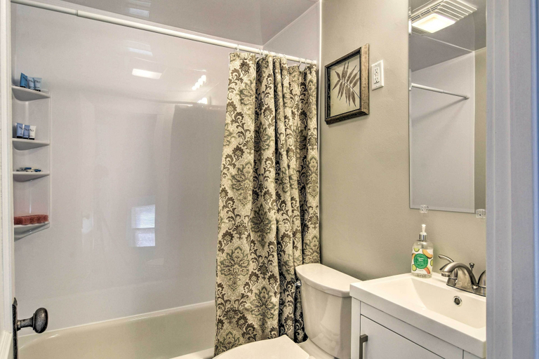 Bathroom, Dog-friendly Home ~ 14 Mi to Highmark Stadium, Erie