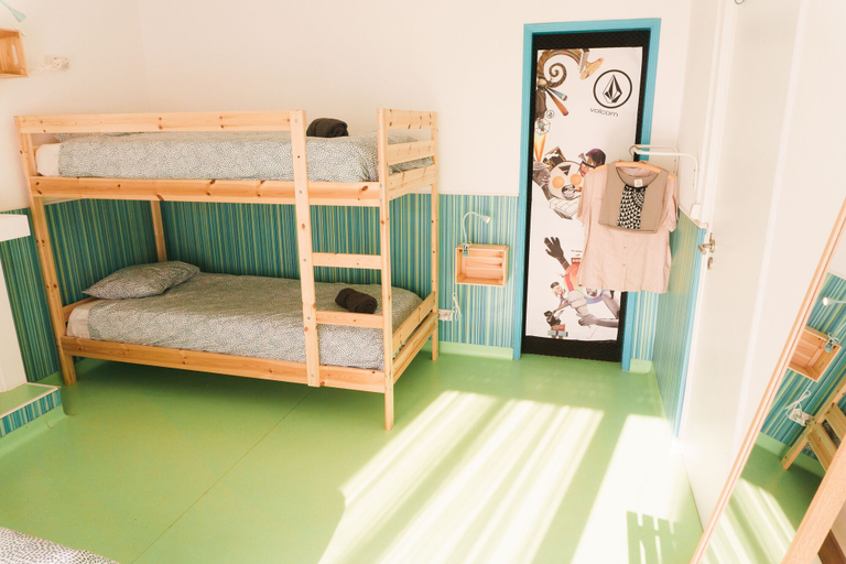 Bedroom 4, Hospedium República Surf House Hostel, Mafra
