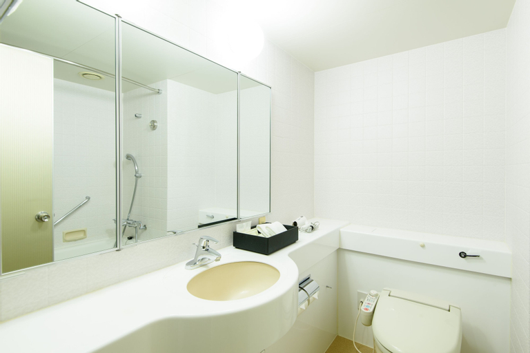 Bathroom 10