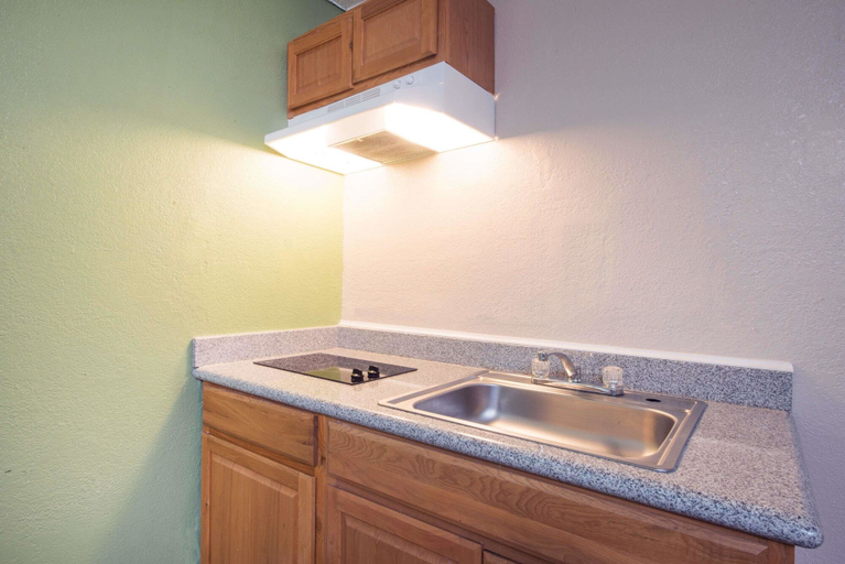 Others 4, Executive Inn and Kitchenette Suites, Maverick
