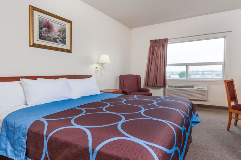 Bedroom 4, Super 8 by Wyndham Edmonton/West, Division No. 11