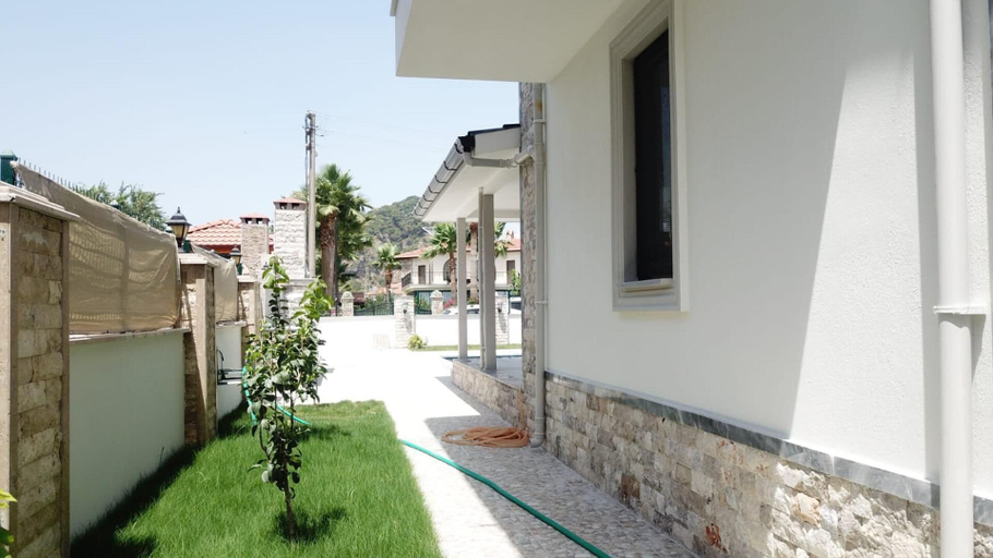 Others 4, Stunning 4-bed Villa Grey 4 Bedrooms Private Pool, Ortaca