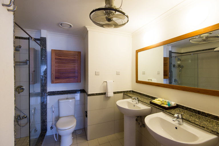 Bathroom 4, Sea Cliff Court, Kinondoni