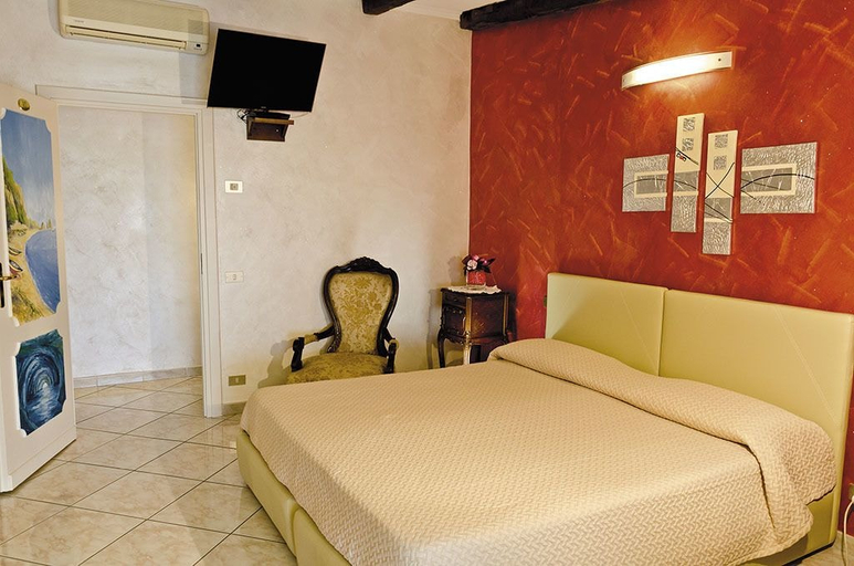 Bedroom 2, Leonardo's B&B, Salerno