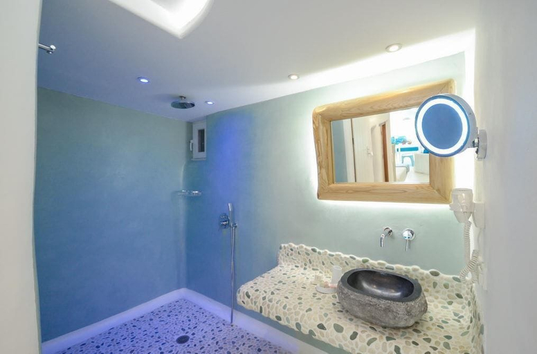 Bathroom 4, Orkos Beach, South Aegean