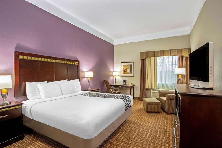 Bedroom 3, La Quinta Inn & Suites by Wyndham Cleburne, Johnson