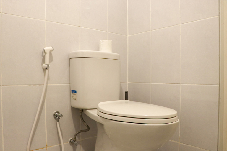 Bathroom 5, Restful and Cozy 2BR Tokyo Riverside PIK 2 Apartment By Travelio, Tangerang