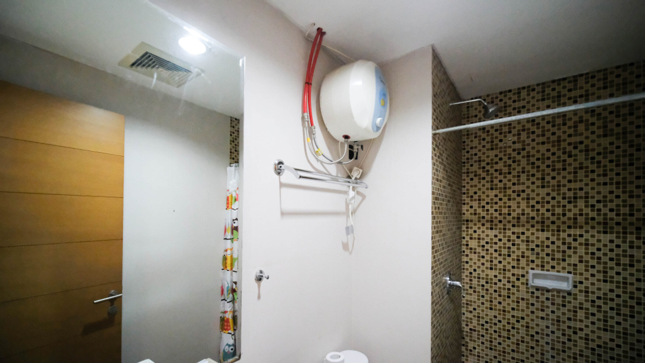 Bedroom 3, Spacious and Comfy 1BR Apartment Connected to Mall at Aryaduta Residence By Travelio, Surabaya