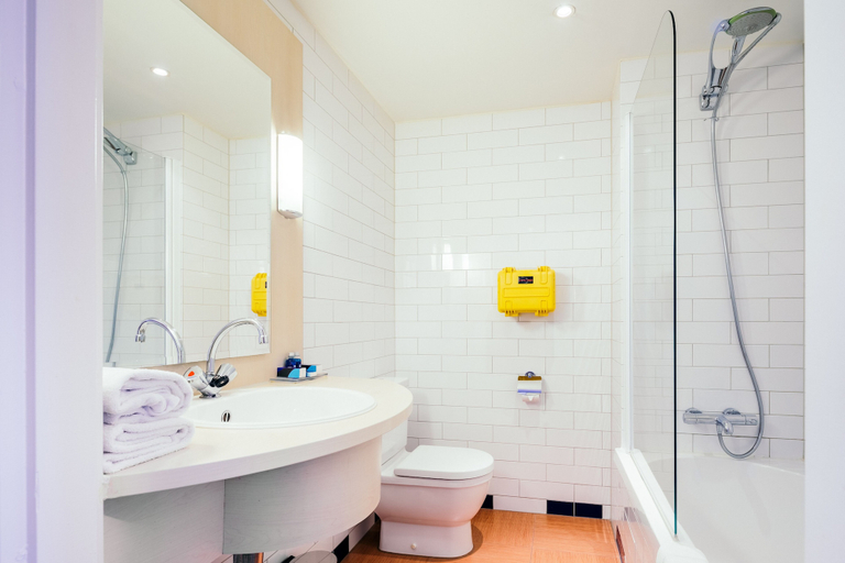 Bathroom 4, Delta Hotel Vlaardingen, Vlaardingen