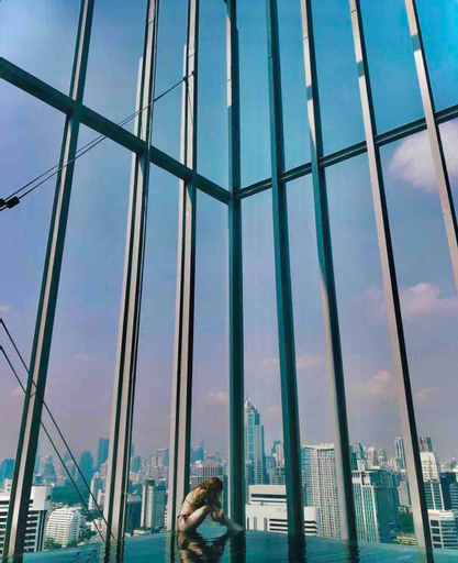 Others 4, Hyde Sukhumvit 11, Wattana