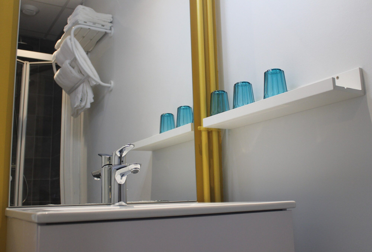 Bathroom 3, Le Marius Hotel, Puy-de-Dôme