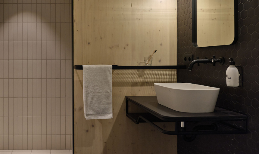Bathroom 4, Bercail Hotel, Nord