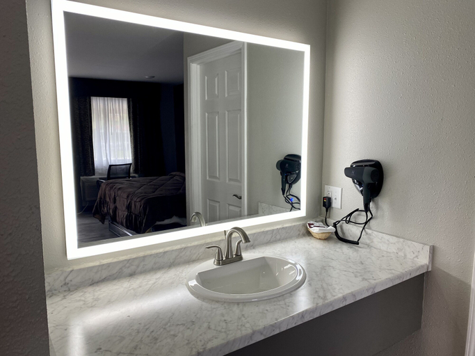 Bathroom 4, Ozark Inn & Suites , Franklin