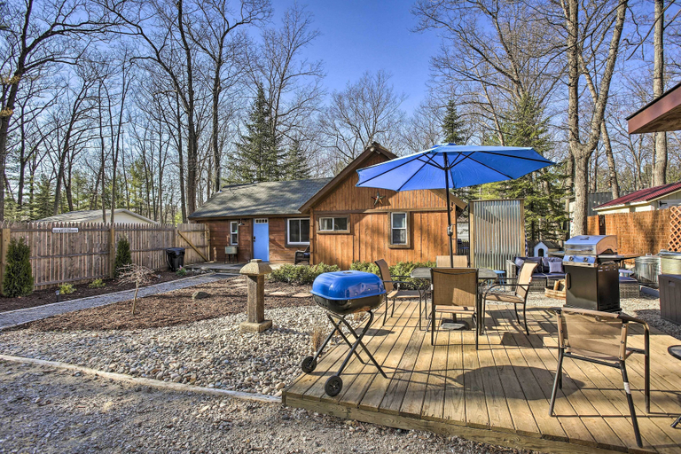 Food & Drinks, 'Work, Play & Get Away Cabin' Near Higgins Lake!, Roscommon