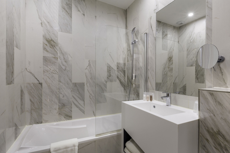 Bathroom 4, Best Western Plus Hotel Comedie Saint-Roch, Hérault