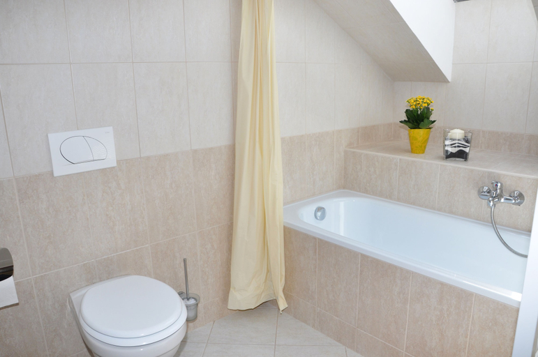 Bathroom 4, Prater Residence, Budapesti