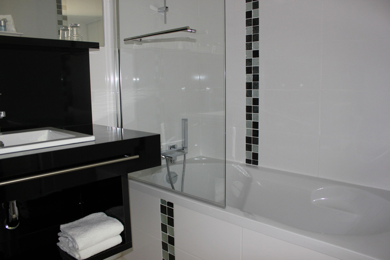 Bathroom 4, Logis Hôtel Restaurant du Parc, Vaucluse