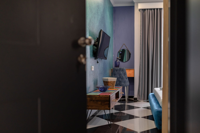 Others 5, Baba's Hotel