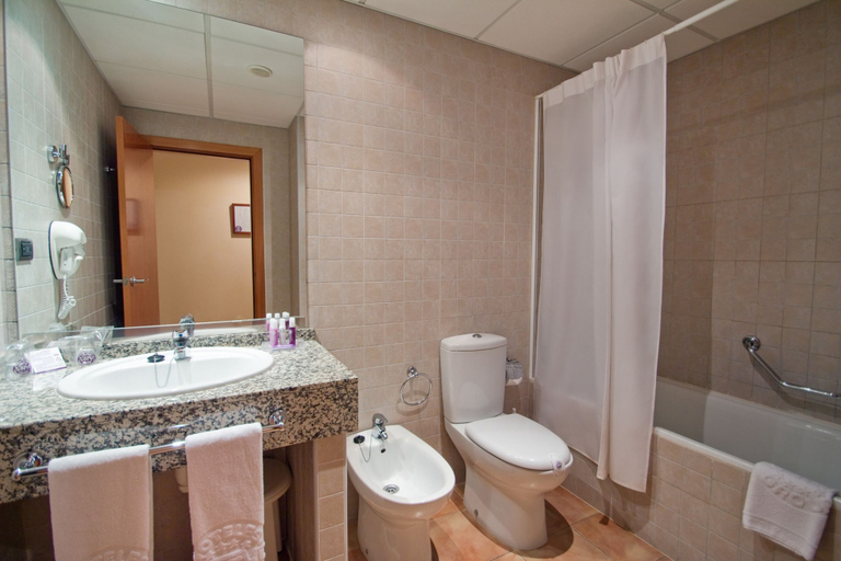 Bathroom 5, Hotel Servigroup Marina Mar, Almería