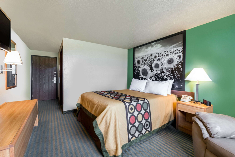 Bedroom 3, Super 8 by Wyndham Devils Lake, Ramsey