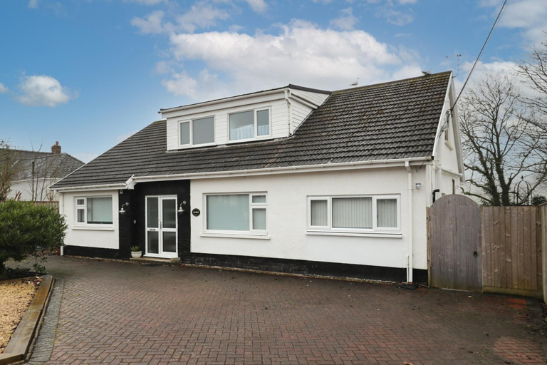 Exterior & Views 2, Plas Gwyn - Walk to Beach Parking Enclosed Garden, Pembrokeshire