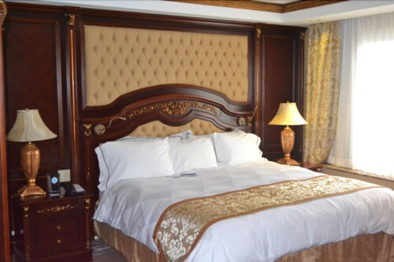 Bedroom 4, Radisson Hotel Toronto Airport West, Peel