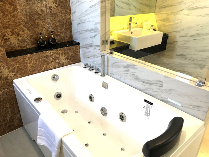 Bathroom 11