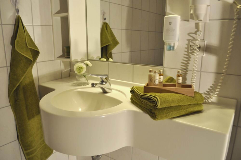 Bathroom 4