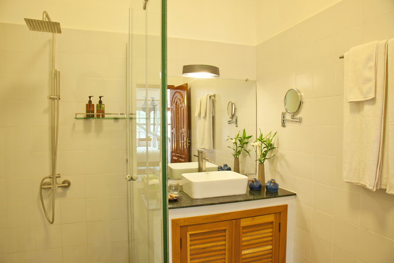 Bathroom 5, Pavilion, Phnom Penh