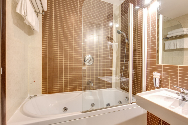 Bathroom 4, Everest Inn Rome, Rome