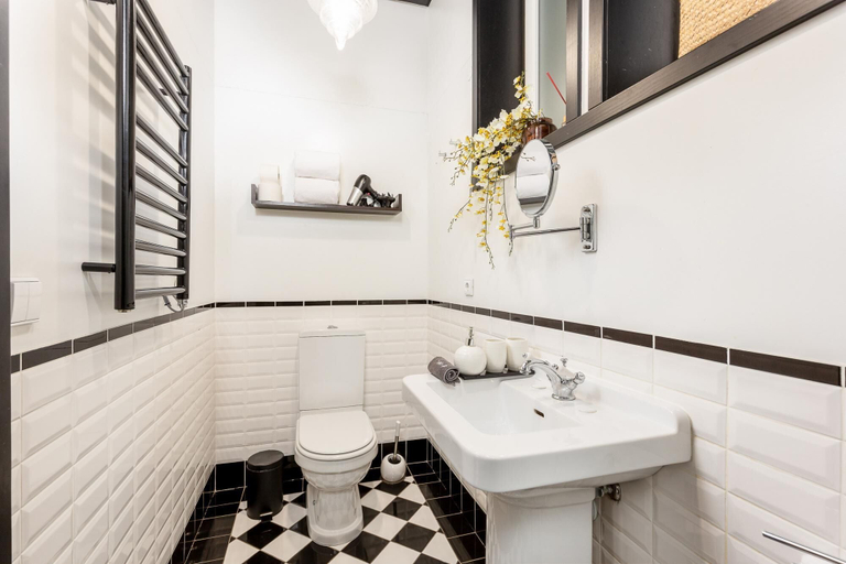 Room 3, Torre 1 in Oporto With 1 Bathrooms, Porto
