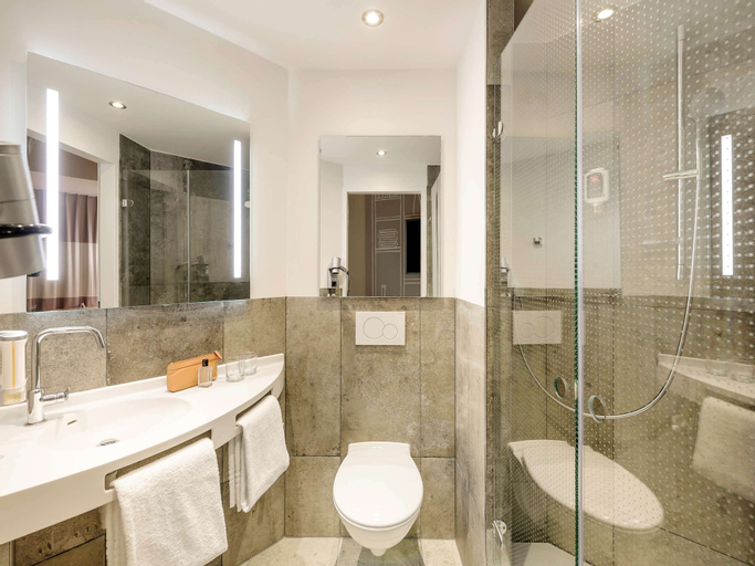 Bathroom 18