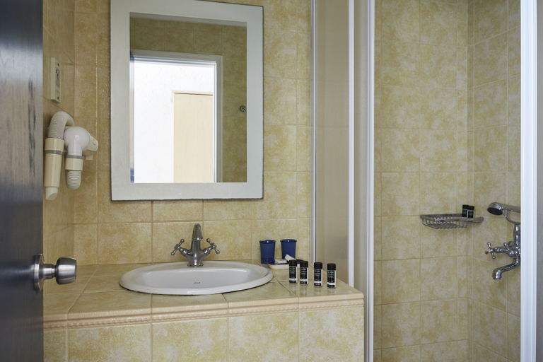 Bathroom 4, Andros Holiday, South Aegean