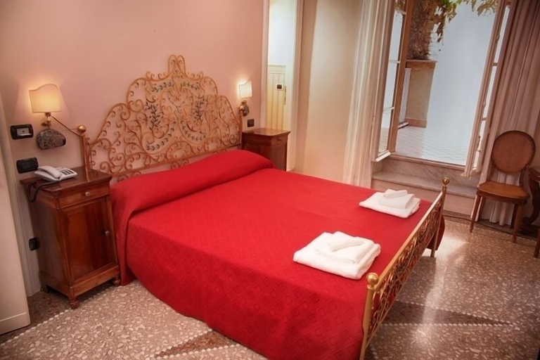 Bedroom 3, Domus Real Cardello, Roma