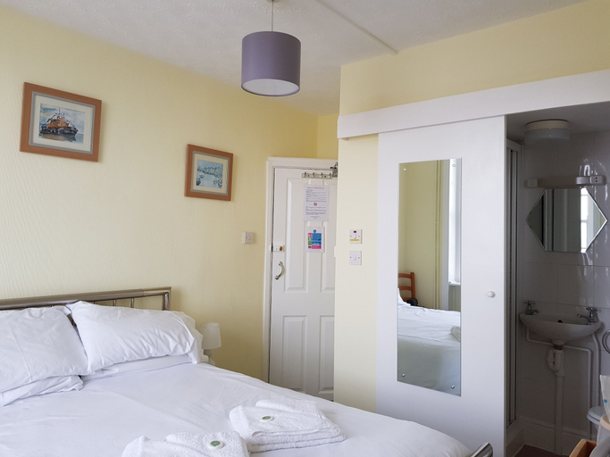 Bedroom 3, The Seaspray, Dorset