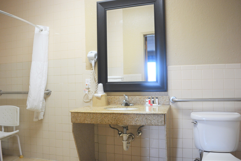 Bathroom 4, Super 8 by Wyndham Galveston, Galveston