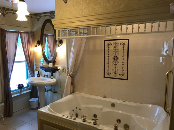 Bathroom 4, Iron Amethyst Inn Boutique Hotel, Dane