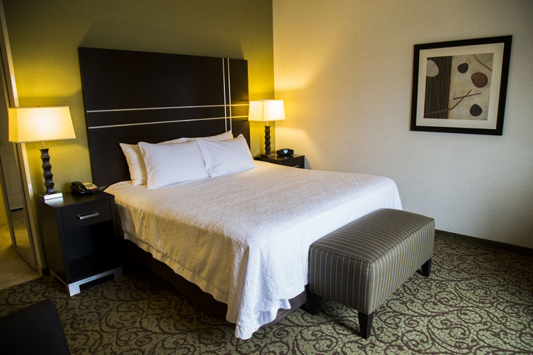 Bedroom 2, Hampton Inn & Suites Sharon, Mercer