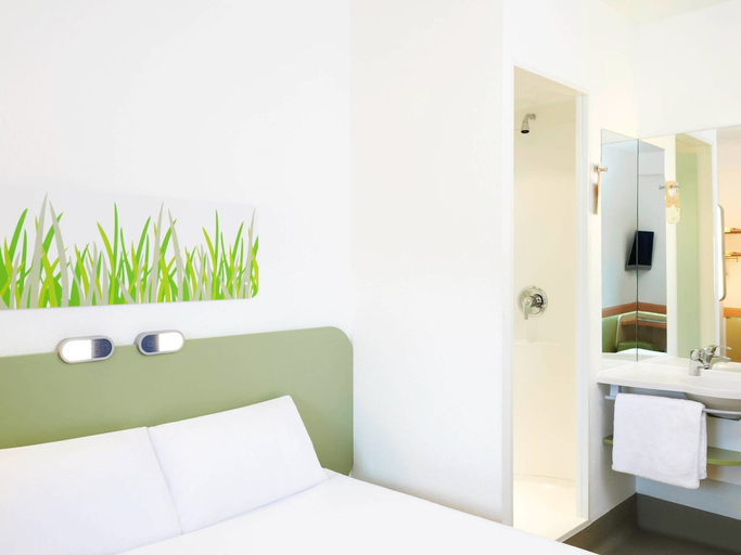 Bedroom 4, Ibis Budget Newport, Newport