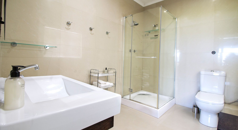 Bathroom 3, South Villa Guesthouse & Garden, Eden