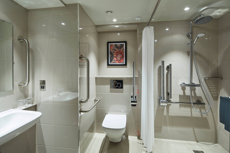 Bathroom 4, London Marriott Hotel Kensington, London