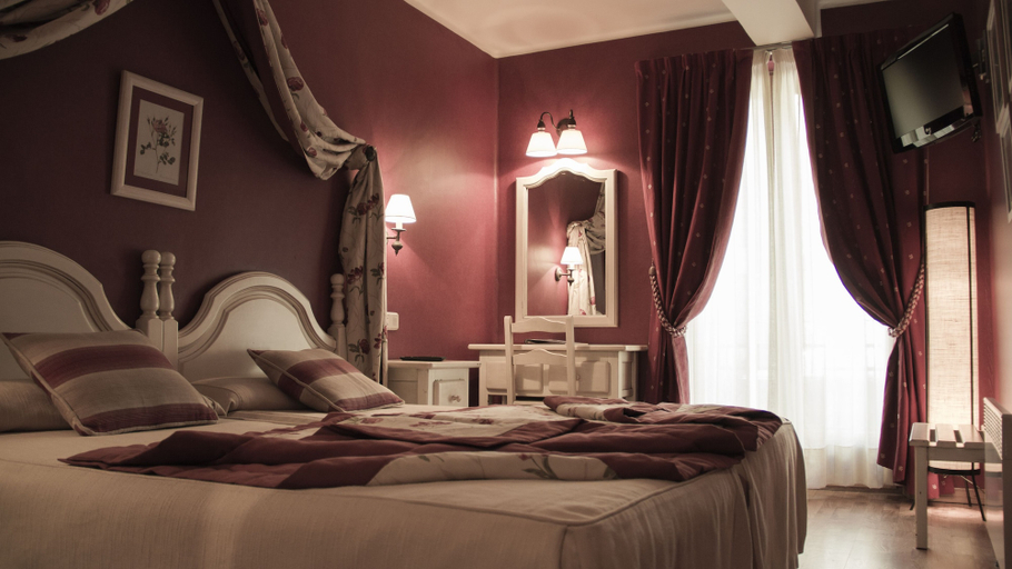 Bedroom 4, Hotel Pradas Ordesa, Huesca