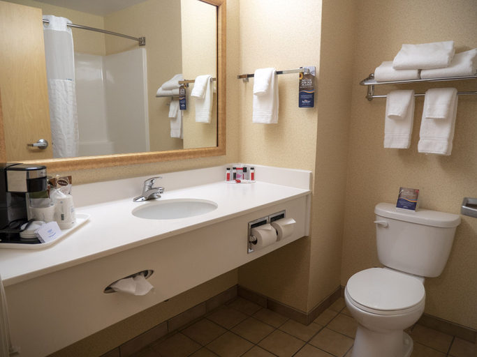 Bathroom 4, Baymont by Wyndham Fulton, Callaway