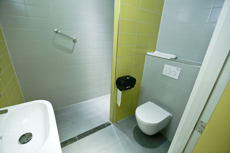 Bathroom 4, City Hotel Amsterdam, Amsterdam