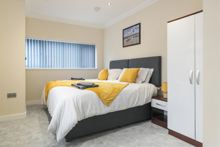 Bedroom 3, Plas Gwyn - Walk to Beach Parking Enclosed Garden, Pembrokeshire